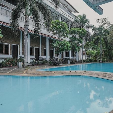 RedDoorz near Pantai Florida Anyer Hotel Serang Buitenkant foto
