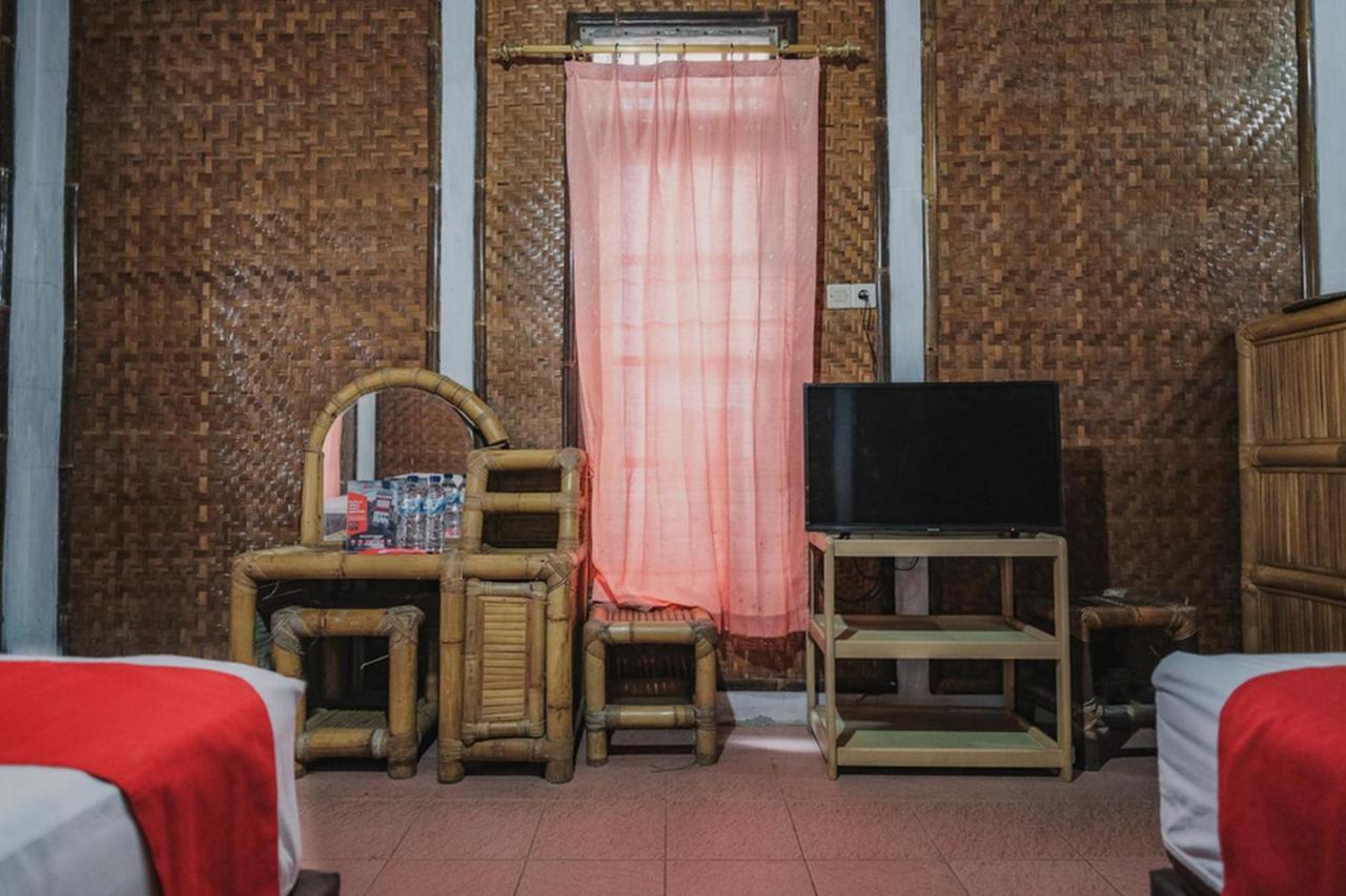 RedDoorz near Pantai Florida Anyer Hotel Serang Buitenkant foto