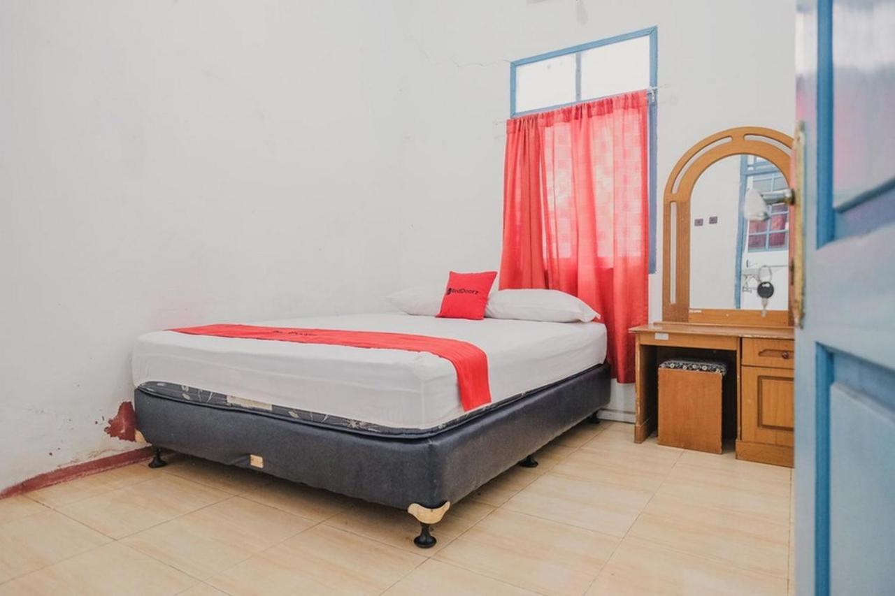 RedDoorz near Pantai Florida Anyer Hotel Serang Buitenkant foto