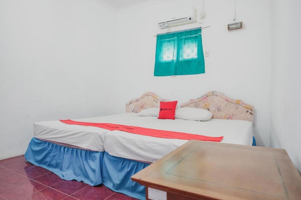 RedDoorz near Pantai Florida Anyer Hotel Serang Buitenkant foto