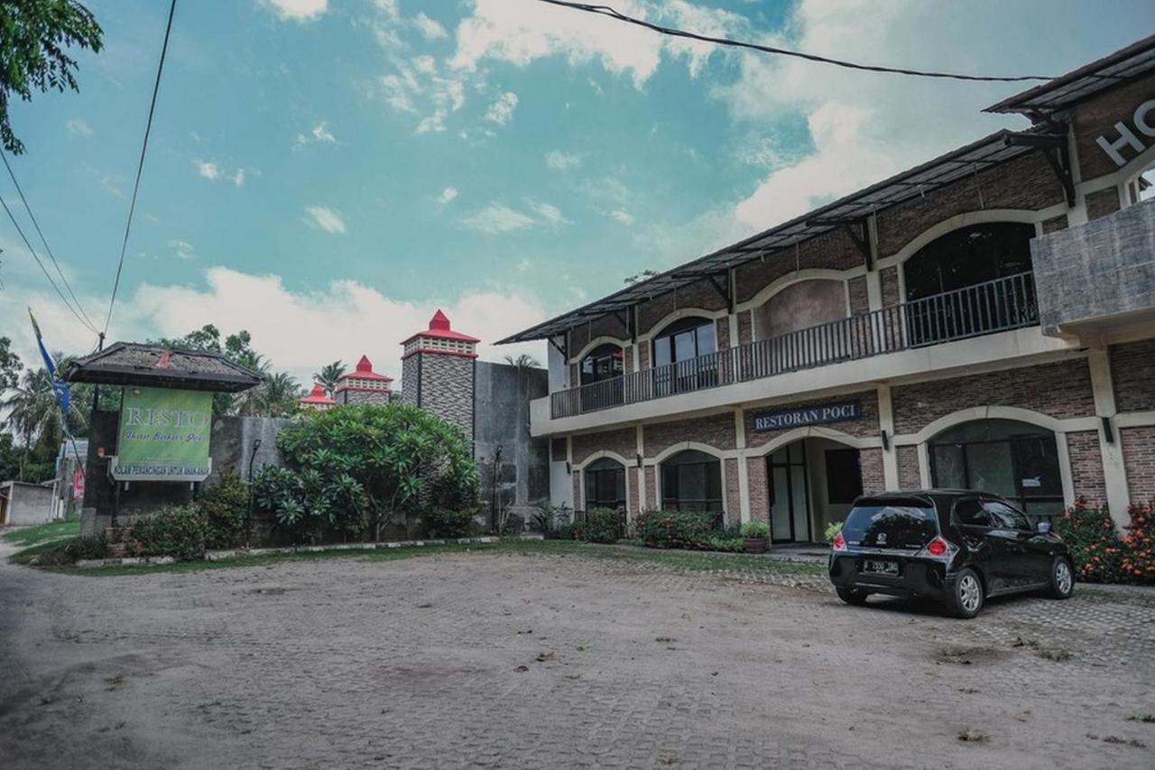 RedDoorz near Pantai Florida Anyer Hotel Serang Buitenkant foto