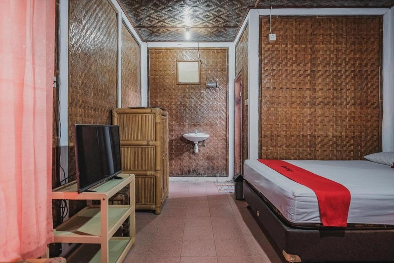 RedDoorz near Pantai Florida Anyer Hotel Serang Buitenkant foto
