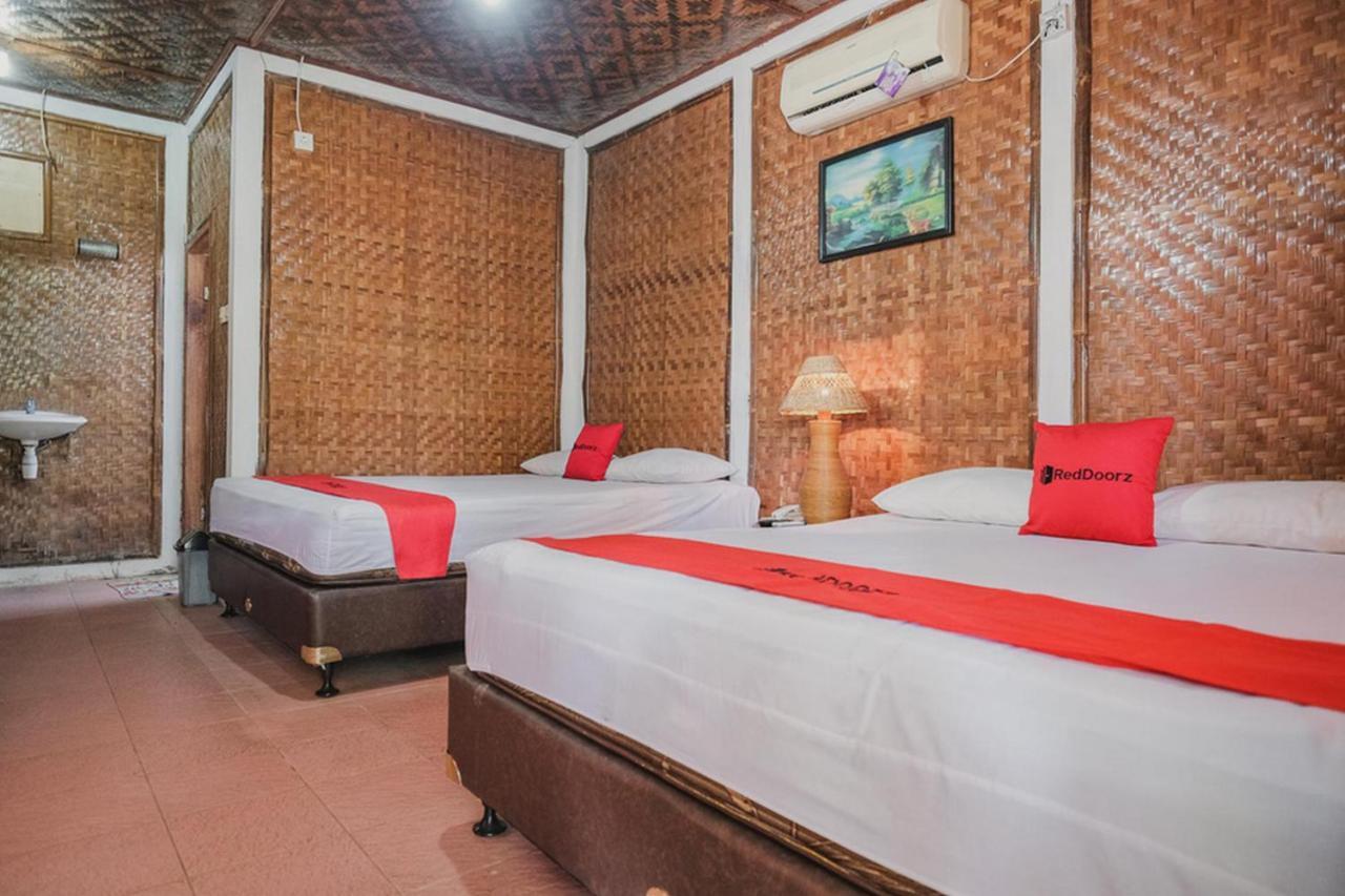 RedDoorz near Pantai Florida Anyer Hotel Serang Buitenkant foto