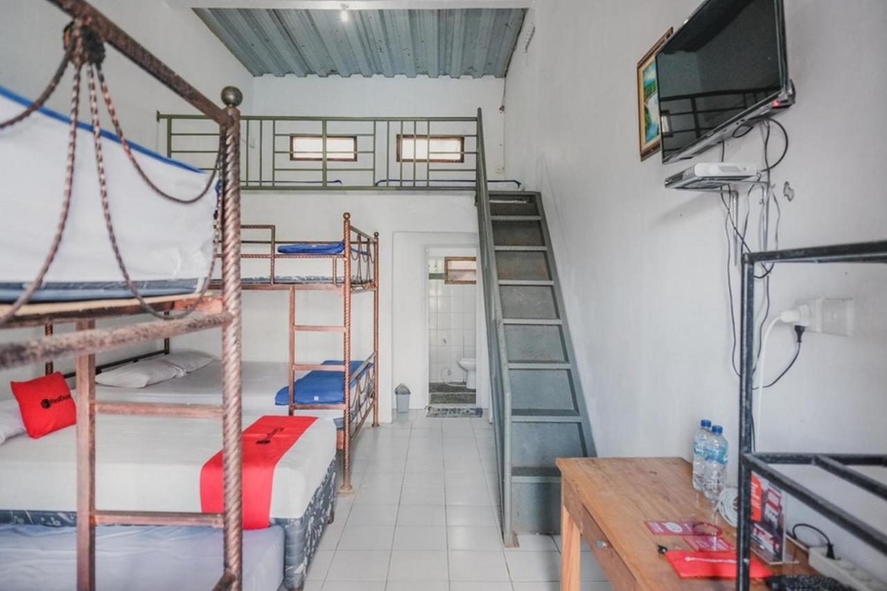 RedDoorz near Pantai Florida Anyer Hotel Serang Buitenkant foto