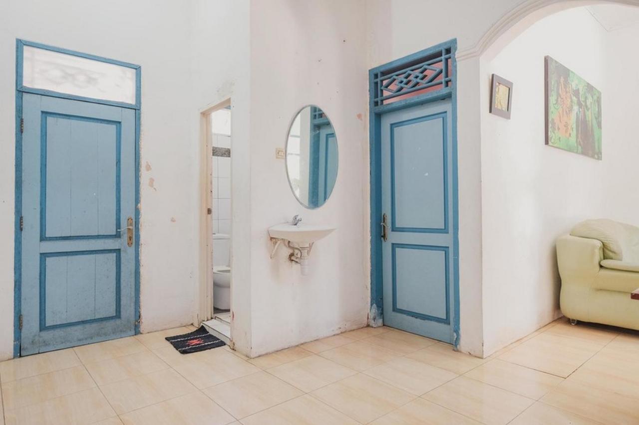 RedDoorz near Pantai Florida Anyer Hotel Serang Buitenkant foto