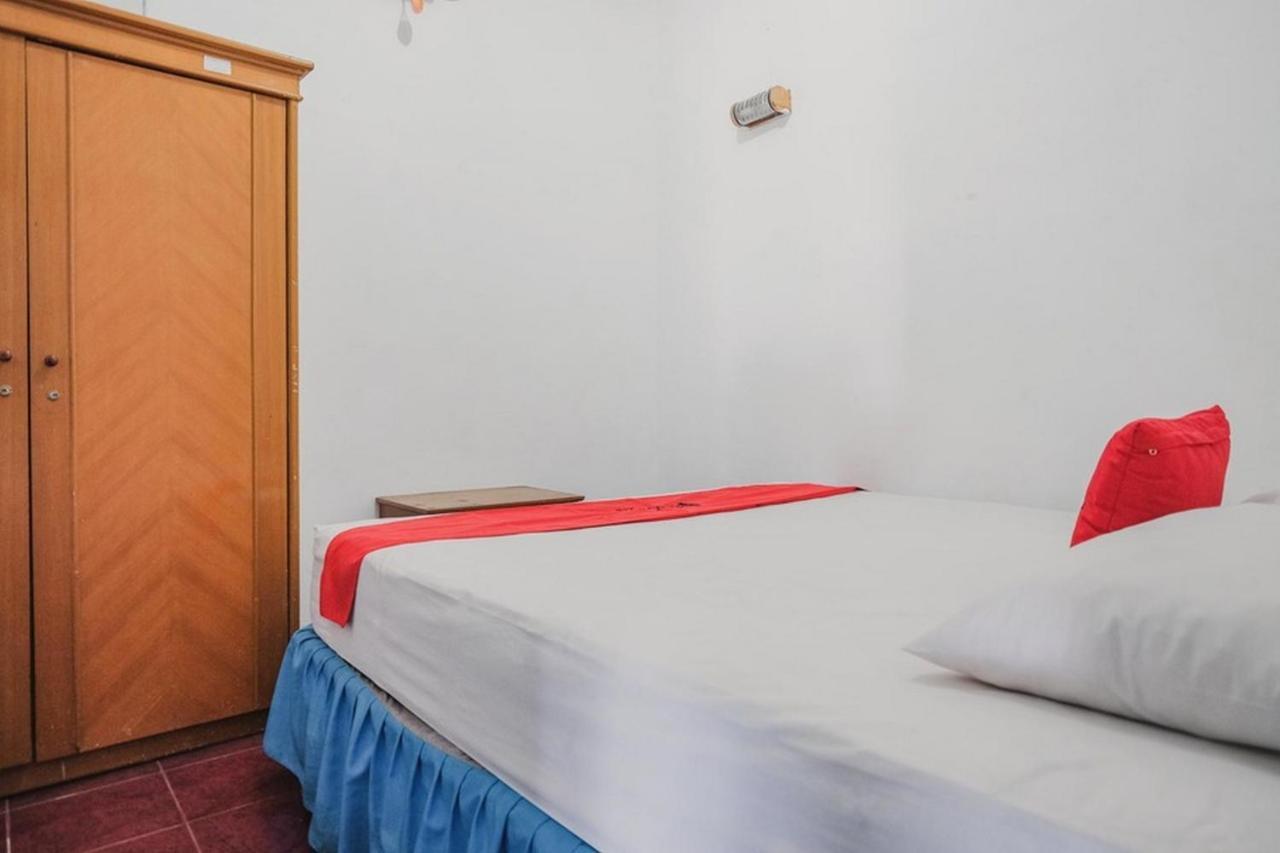 RedDoorz near Pantai Florida Anyer Hotel Serang Buitenkant foto