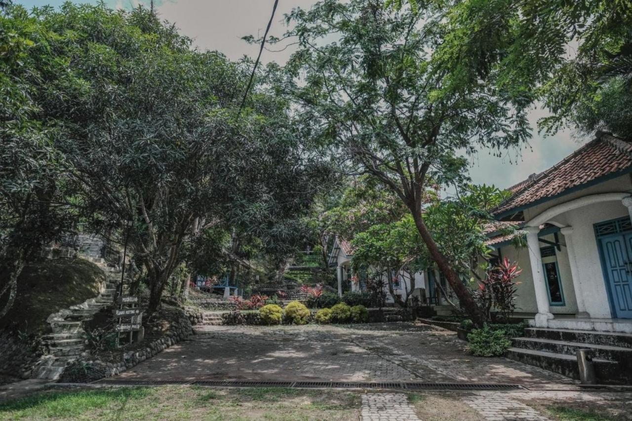 RedDoorz near Pantai Florida Anyer Hotel Serang Buitenkant foto