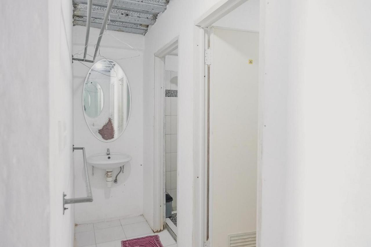 RedDoorz near Pantai Florida Anyer Hotel Serang Buitenkant foto