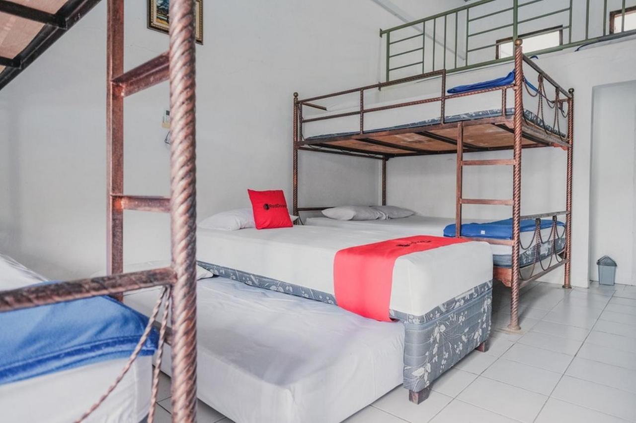 RedDoorz near Pantai Florida Anyer Hotel Serang Buitenkant foto