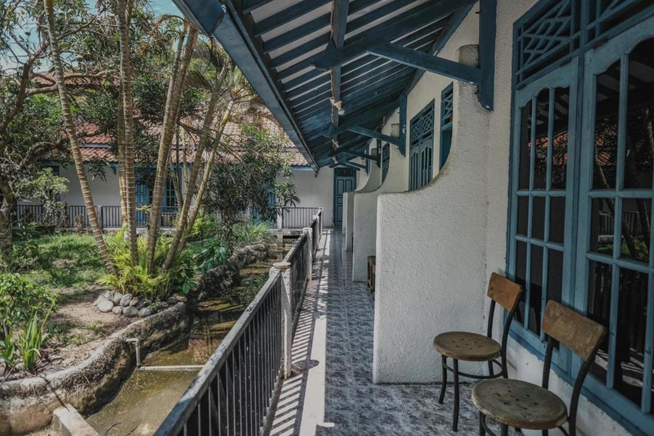 RedDoorz near Pantai Florida Anyer Hotel Serang Buitenkant foto
