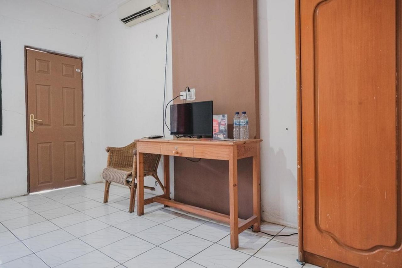 RedDoorz near Pantai Florida Anyer Hotel Serang Buitenkant foto