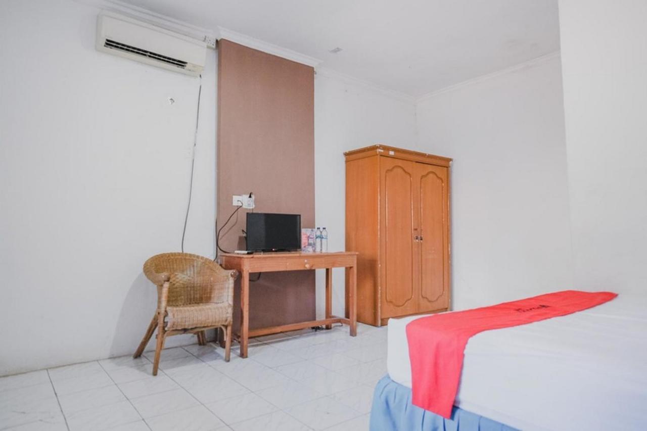 RedDoorz near Pantai Florida Anyer Hotel Serang Buitenkant foto